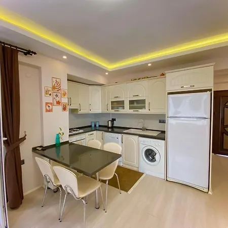 4 Yatakli - Havuzlu _ 2+1 Daire * Fethiye