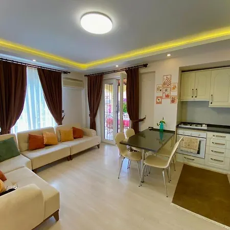 Apartament 4 Yatakli - Havuzlu _ 2+1 Daire